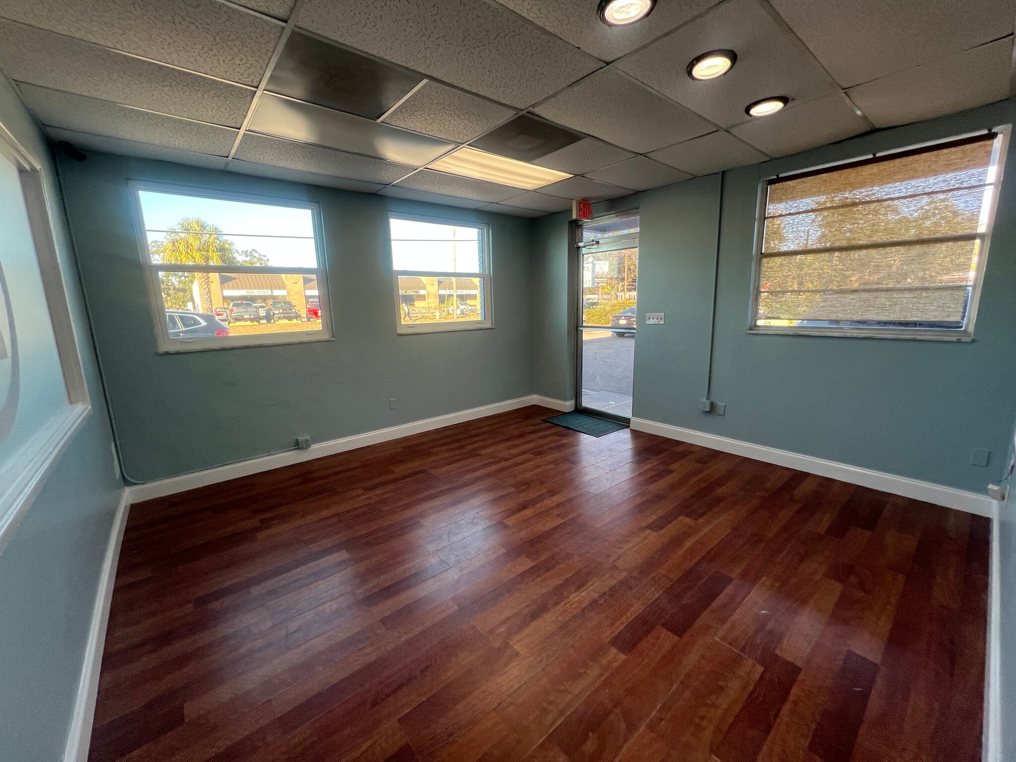 111 W Robertson St, Brandon, FL à louer Photo intérieure- Image 1 de 12