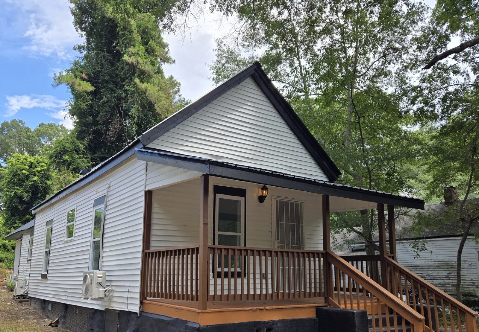 61 Sargent Farmer St, Newnan, GA for sale Primary Photo- Image 1 of 2