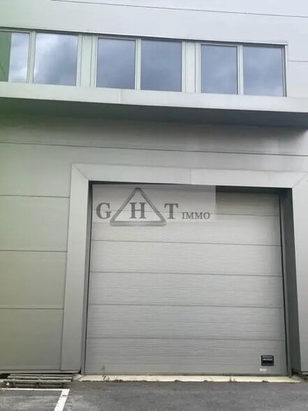 Industrial in Morangis for lease - Building Photo - Image 1 of 7