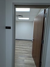 450 Airport Rd, Elgin, IL for lease Building Photo- Image 1 of 2