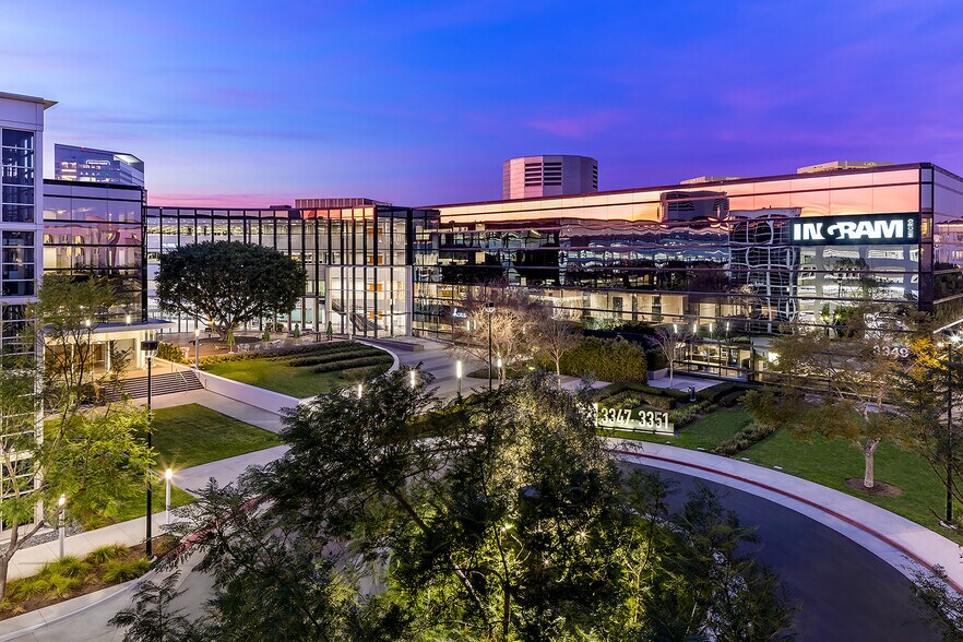 3351 Michelson Dr, Irvine, CA à louer - Photo du bâtiment - Image 2 de 15