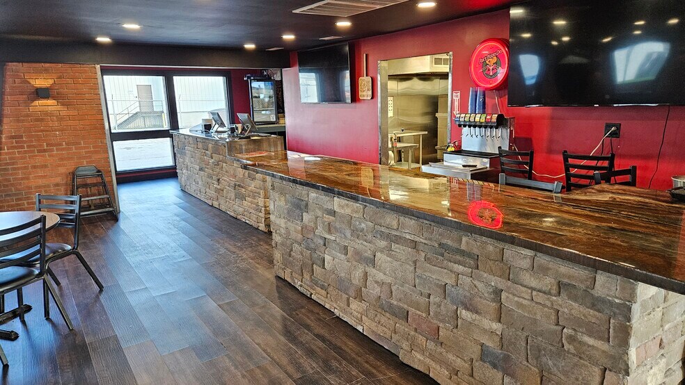 1523 Madison Ave, Huntington, WV à vendre - Photo du bâtiment - Image 2 de 23