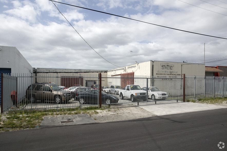 3636 NW 48th Ter, Miami, FL for lease - Building Photo - Image 3 of 13