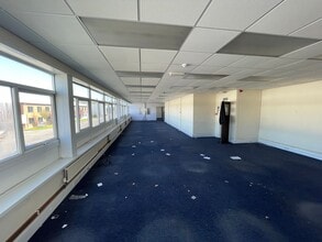 Earlsway, Gateshead for lease Interior Photo- Image 1 of 1