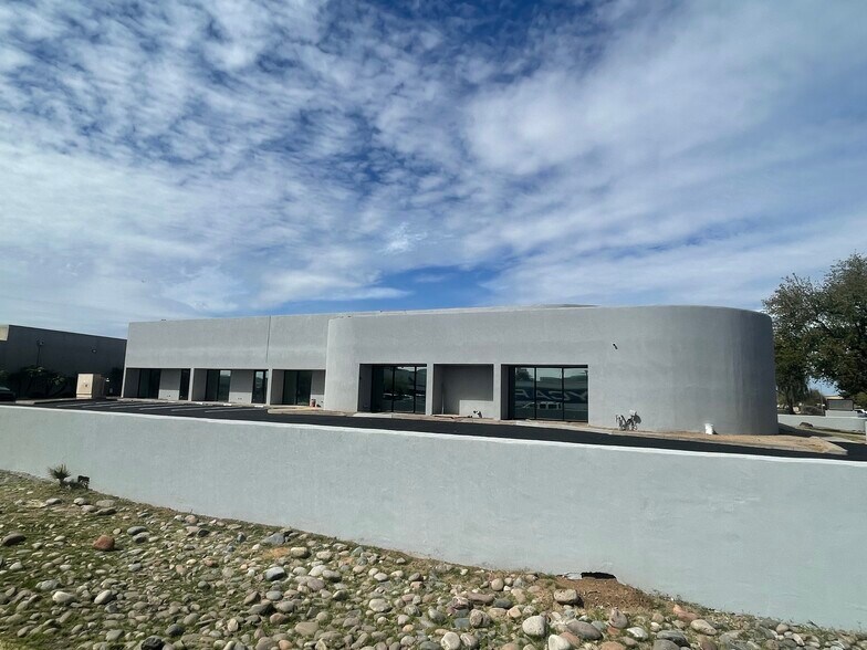 7882 E Gray Rd, Scottsdale, AZ à louer - Photo du bâtiment - Image 2 de 4