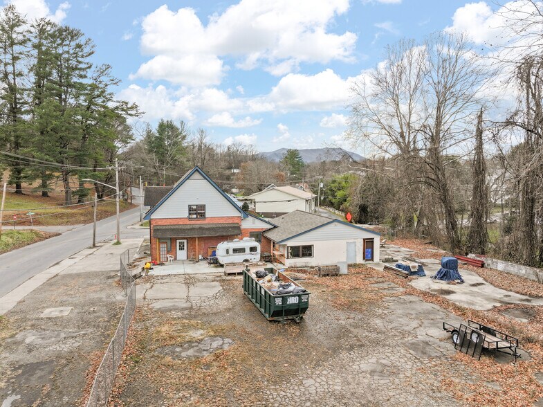 595 N Main St, Waynesville, NC à vendre - Photo du bâtiment - Image 3 de 22