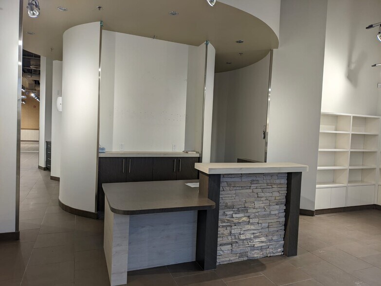 8888 NW Country Hills Blvd, Calgary, AB à louer - Photo intérieure - Image 2 de 12