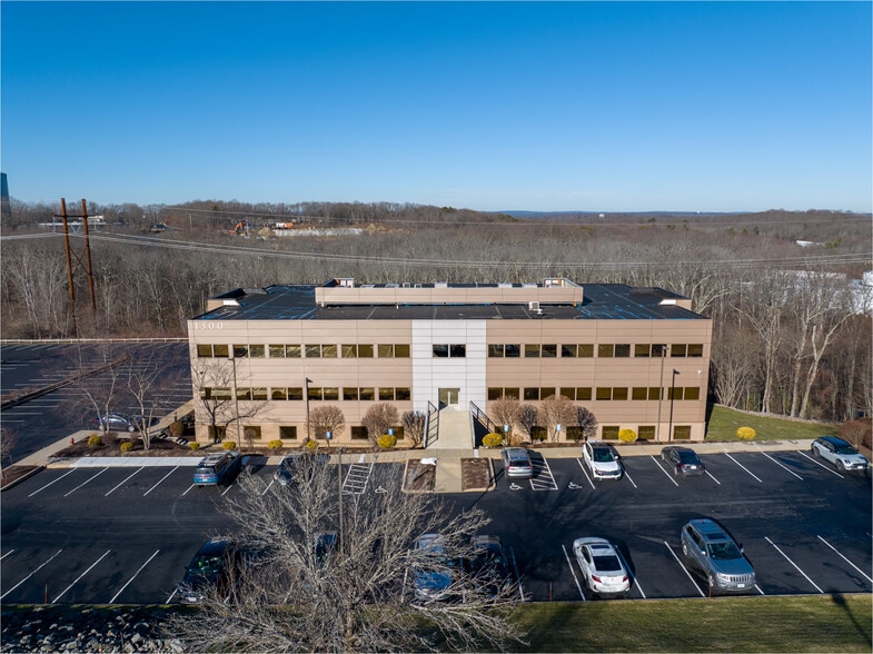 1300 Highland Corporate Dr, Cumberland, RI for sale - Building Photo - Image 2 of 6