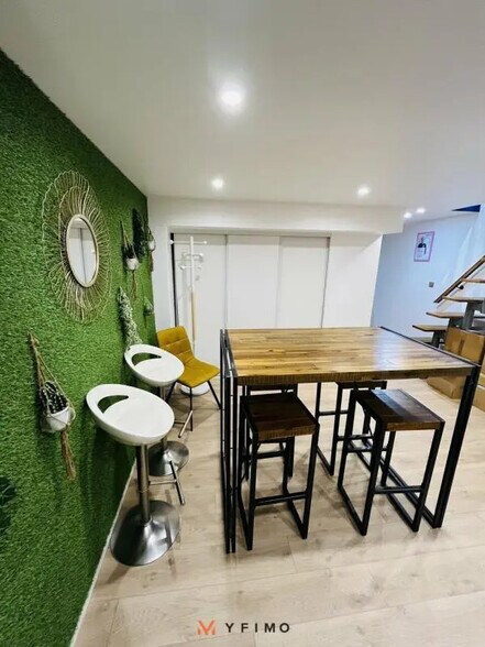 Office in Poissy for lease - Building Photo - Image 3 of 8