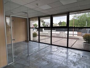 Calle López Santos, 2, Las Rozas de Madrid, Madrid for lease Interior Photo- Image 2 of 4