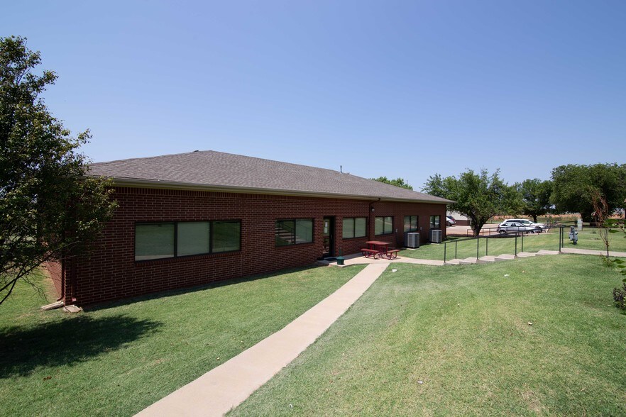 80 N 31st St, Clinton, OK à vendre - Autre - Image 3 de 57