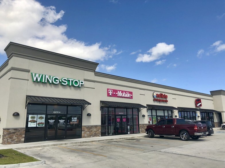 684-762 E Admiral Doyle Dr, New Iberia, LA à louer - Photo du bâtiment - Image 2 de 4