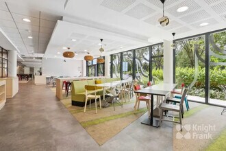 65 Rue Camille Desmoulins, Issy-les-Moulineaux for lease Interior Photo- Image 2 of 6