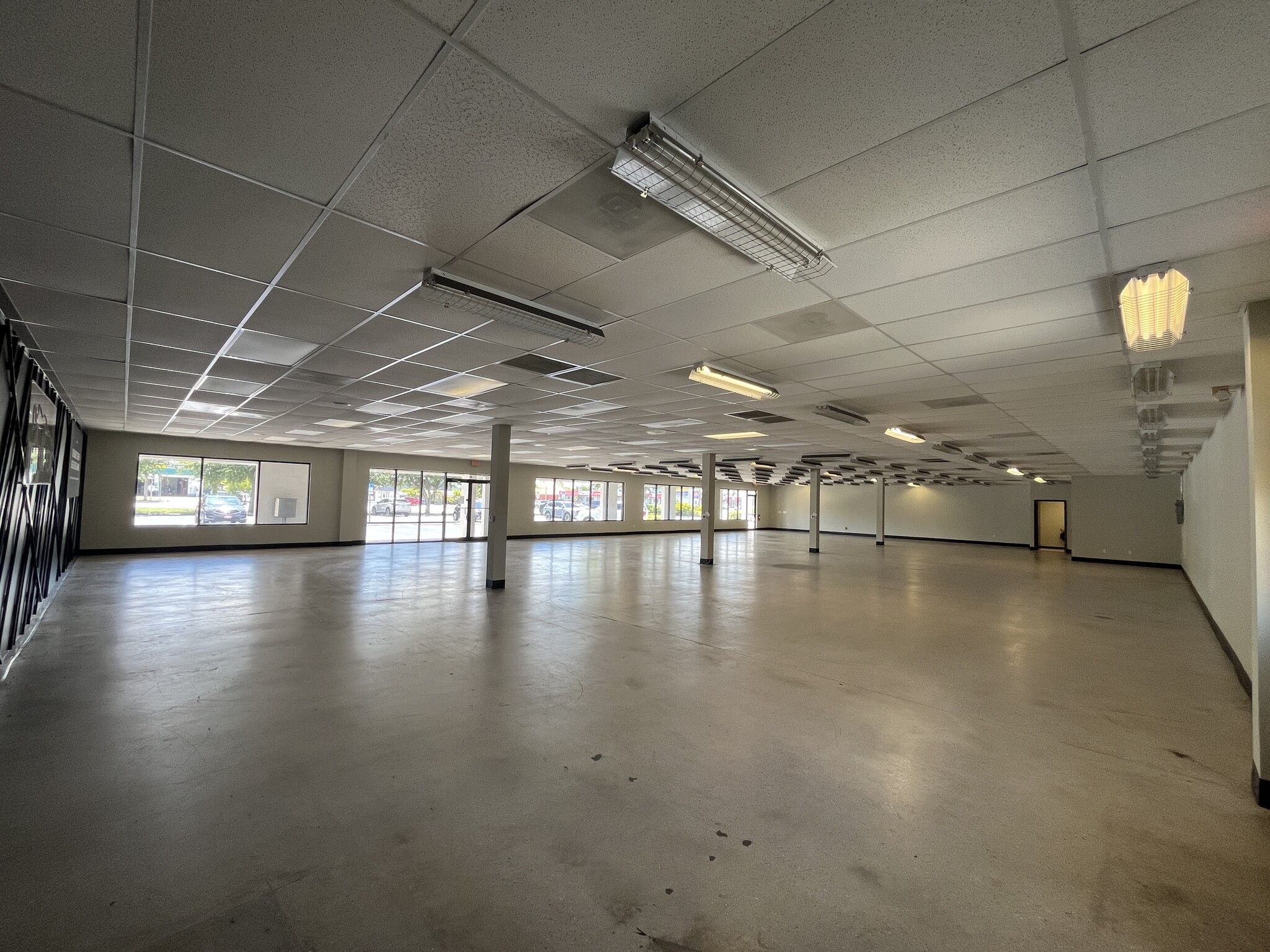 1338 Del Prado Blvd S, Cape Coral, FL for lease Interior Photo- Image 1 of 4