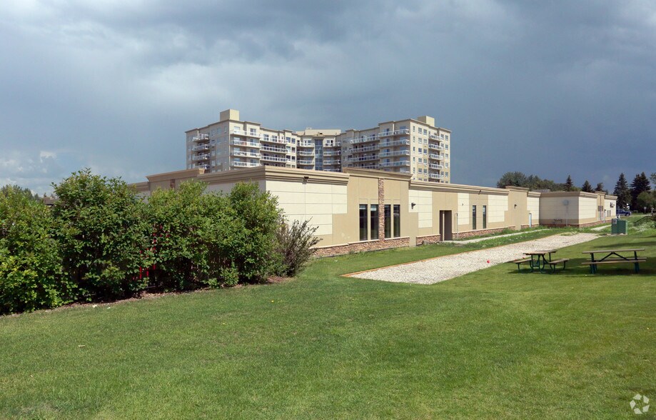 420 King St, Spruce Grove, AB à louer - Photo du bâtiment - Image 2 de 4