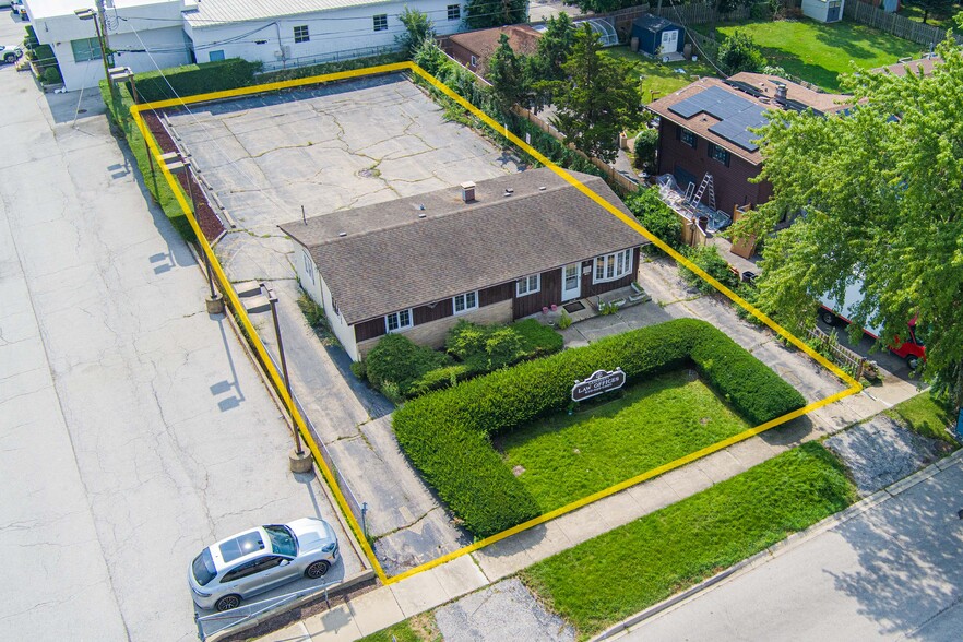 205 Pinecroft Dr, Roselle, IL for sale - Building Photo - Image 1 of 21
