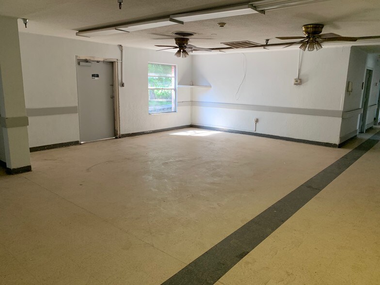 209 W Hackberry Ave, McAllen, TX à louer - Photo intérieure - Image 3 de 7