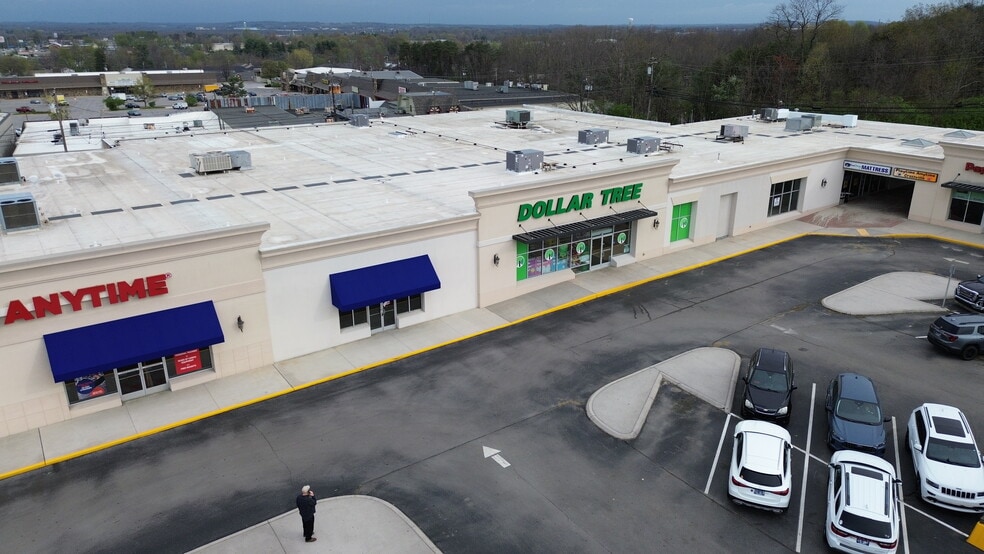 49-125 Cumberland Plz, Crossville, TN for lease - Building Photo - Image 3 of 5