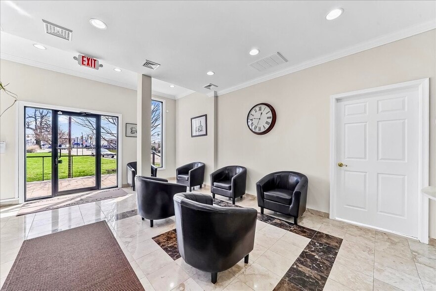 101 E Darby Rd, Havertown, PA for sale - Building Photo - Image 2 of 16