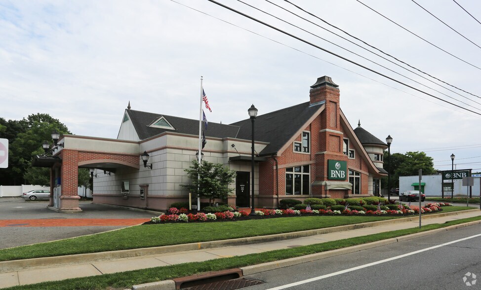 2222 Merrick Rd, Merrick, NY à louer - Photo du bâtiment - Image 3 de 3