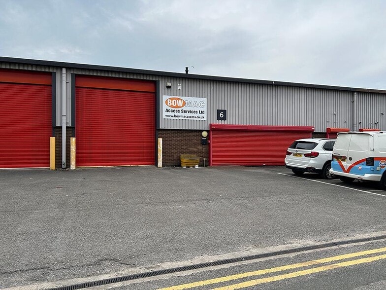 8 & 10 Grisedale Rd, Old Hall Industrial Estate Road, Wirral for lease - Building Photo - Image 2 of 5