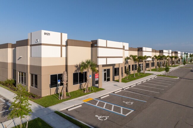 More details for 9121 Centerlinks Commerce Dr, Fort Myers, FL - Industrial for Lease