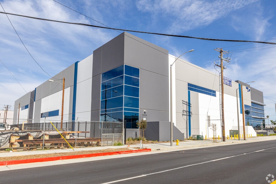 7421 E Slauson Ave, Commerce, CA for lease - Building Photo - Image 2 of 3