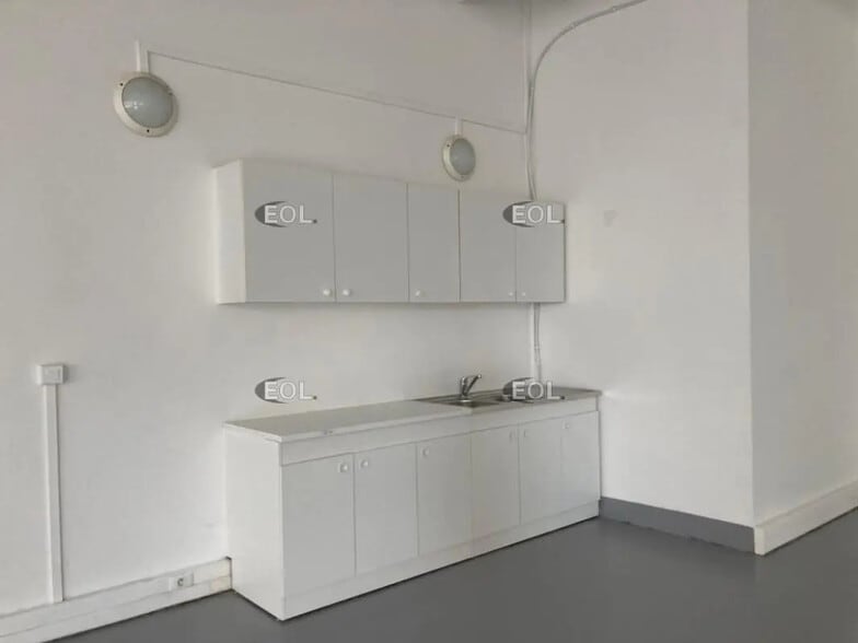 Flex in Chevilly-Larue for lease - Interior Photo - Image 2 of 4