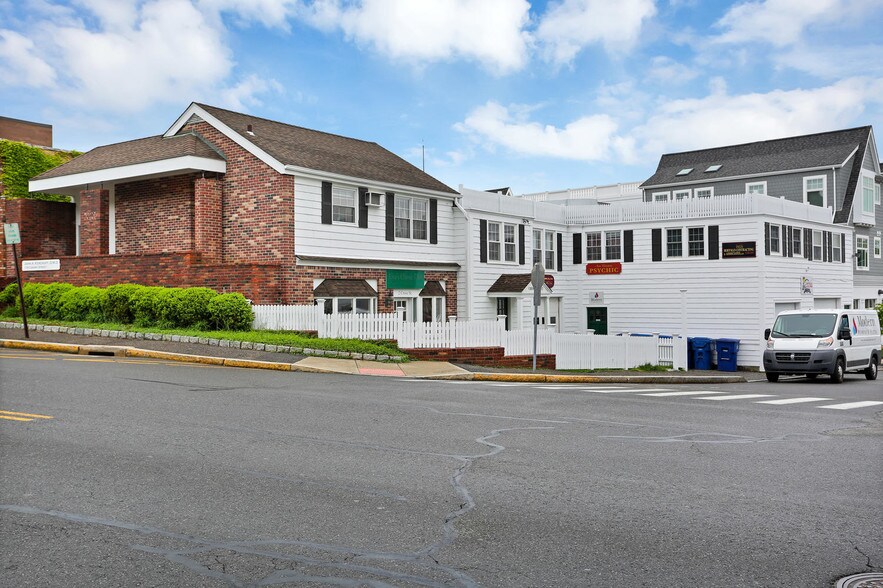 179 Cherry St, New Canaan, CT à vendre - Photo du bâtiment - Image 3 de 13