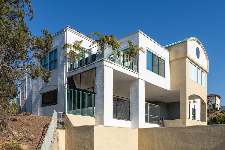 362-374 Encinitas Blvd, Encinitas, CA for lease - Building Photo - Image 2 of 9