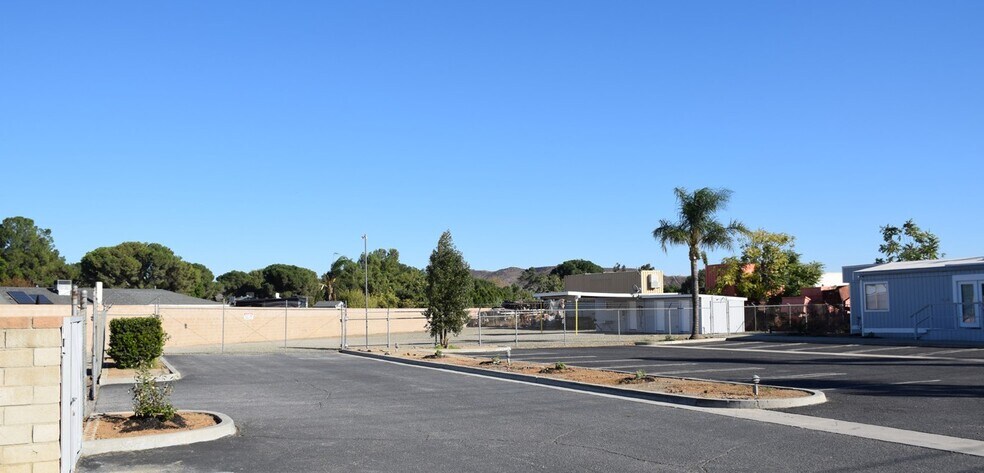 4620 Felspar St, Jurupa Valley, CA à louer - Photo du bâtiment - Image 3 de 6