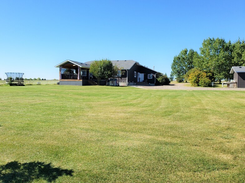 272210 Rge Rd 291 NE, Airdrie, AB à vendre - Photo du bâtiment - Image 2 de 35
