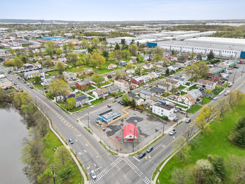 735 E Hazelwood Ave, Rahway, NJ à vendre - Photo du bâtiment - Image 3 de 31