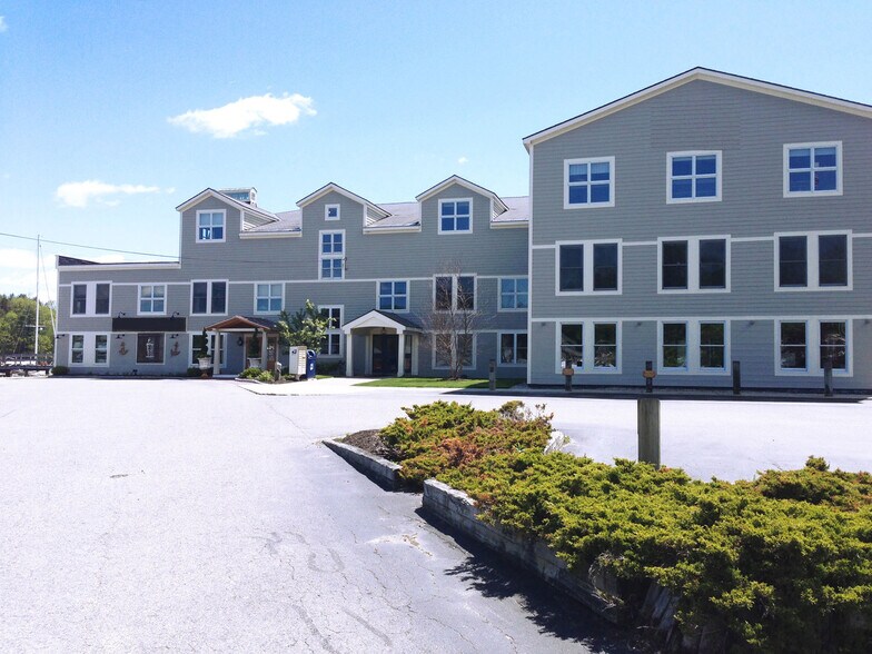 106 Lafayette St, Yarmouth, ME à louer - Photo principale - Image 1 de 7