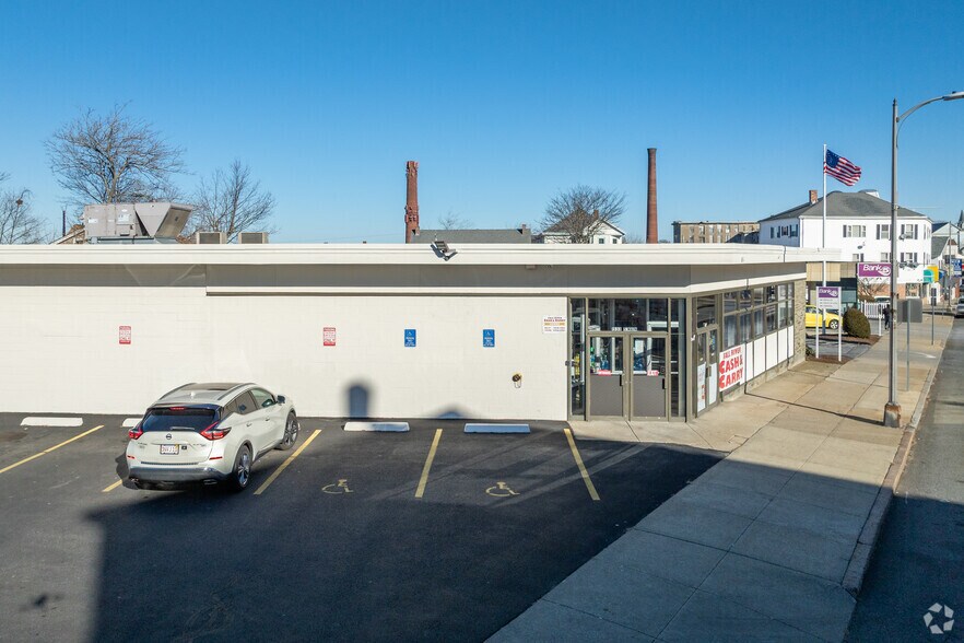 1533 S Main St, Fall River, MA for lease - Building Photo - Image 1 of 5