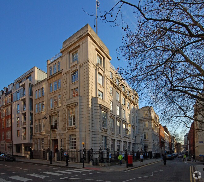 242-246 High Holborn, Londres à louer - Photo du bâtiment - Image 2 de 17