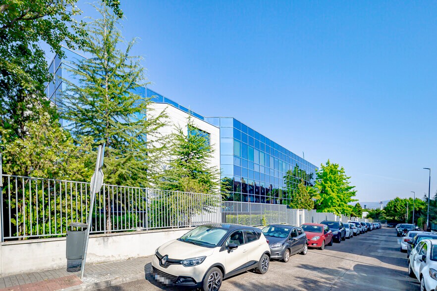 Calle Valle de Alcudia, 1, Las Rozas de Madrid, Madrid à louer - Photo du bâtiment - Image 3 de 14