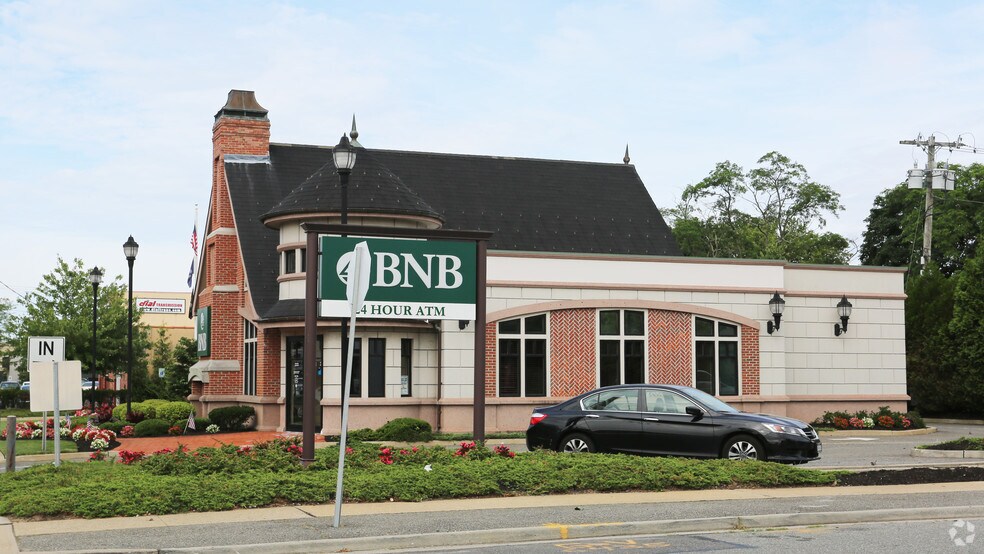 2222 Merrick Rd, Merrick, NY à louer - Photo du bâtiment - Image 2 de 3