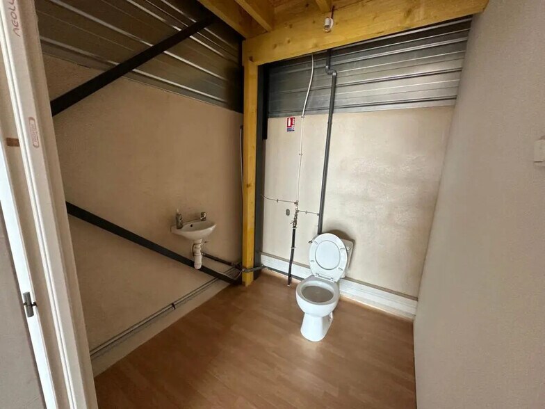 Retail in Roquebrune-sur-Argens for lease - Interior Photo - Image 3 of 4