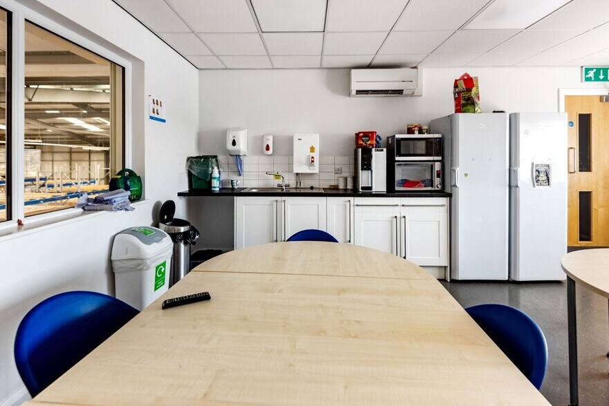 Stafford Dr, Shrewsbury for lease - Interior Photo - Image 3 of 6