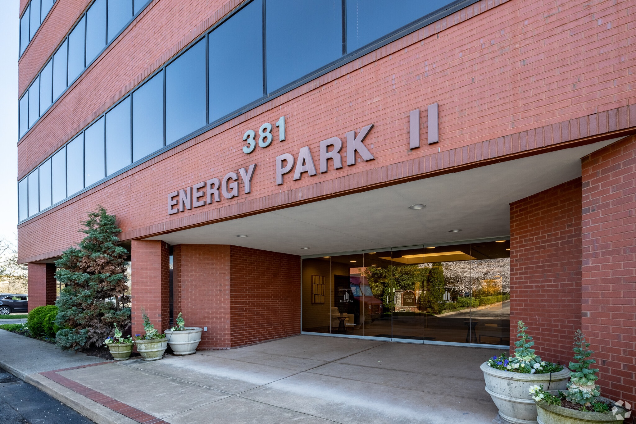 381 Riverside Dr, Franklin, TN for lease Primary Photo- Image 1 of 5