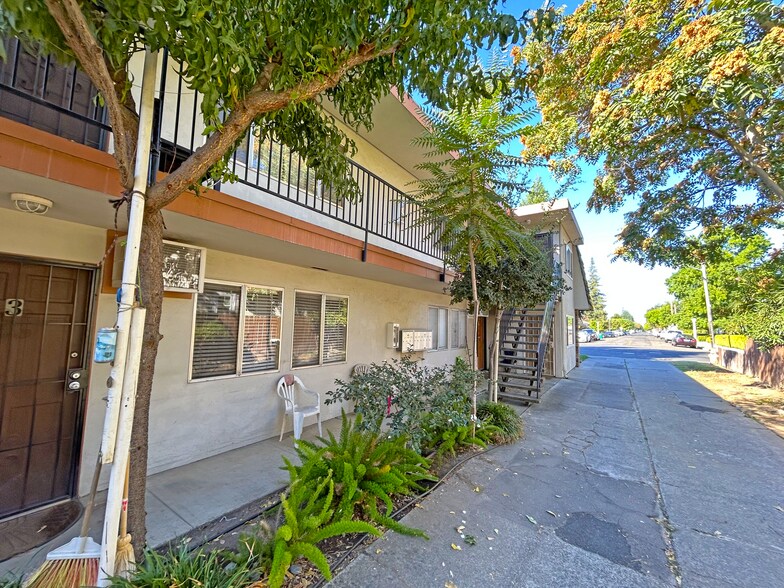 518 N Church St, Lodi, CA à vendre - Photo du bâtiment - Image 2 de 6