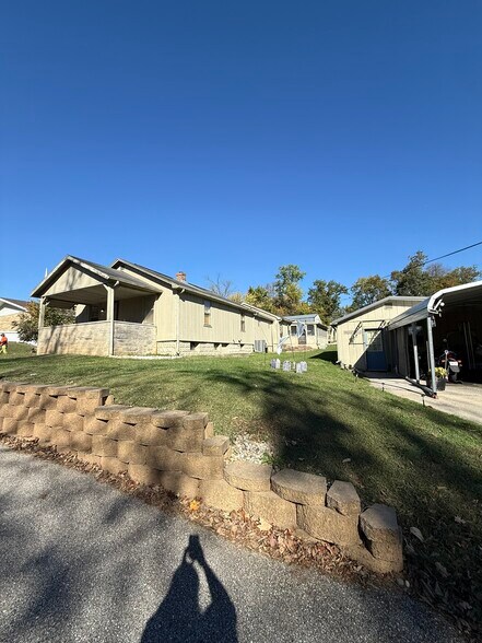 1016 W Country Club Dr, Bloomington, IN à vendre - Photo du bâtiment - Image 3 de 23