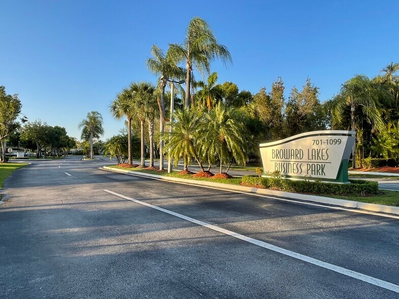 757 Shotgun Rd, Sunrise, FL à louer - Photo du bâtiment - Image 2 de 45