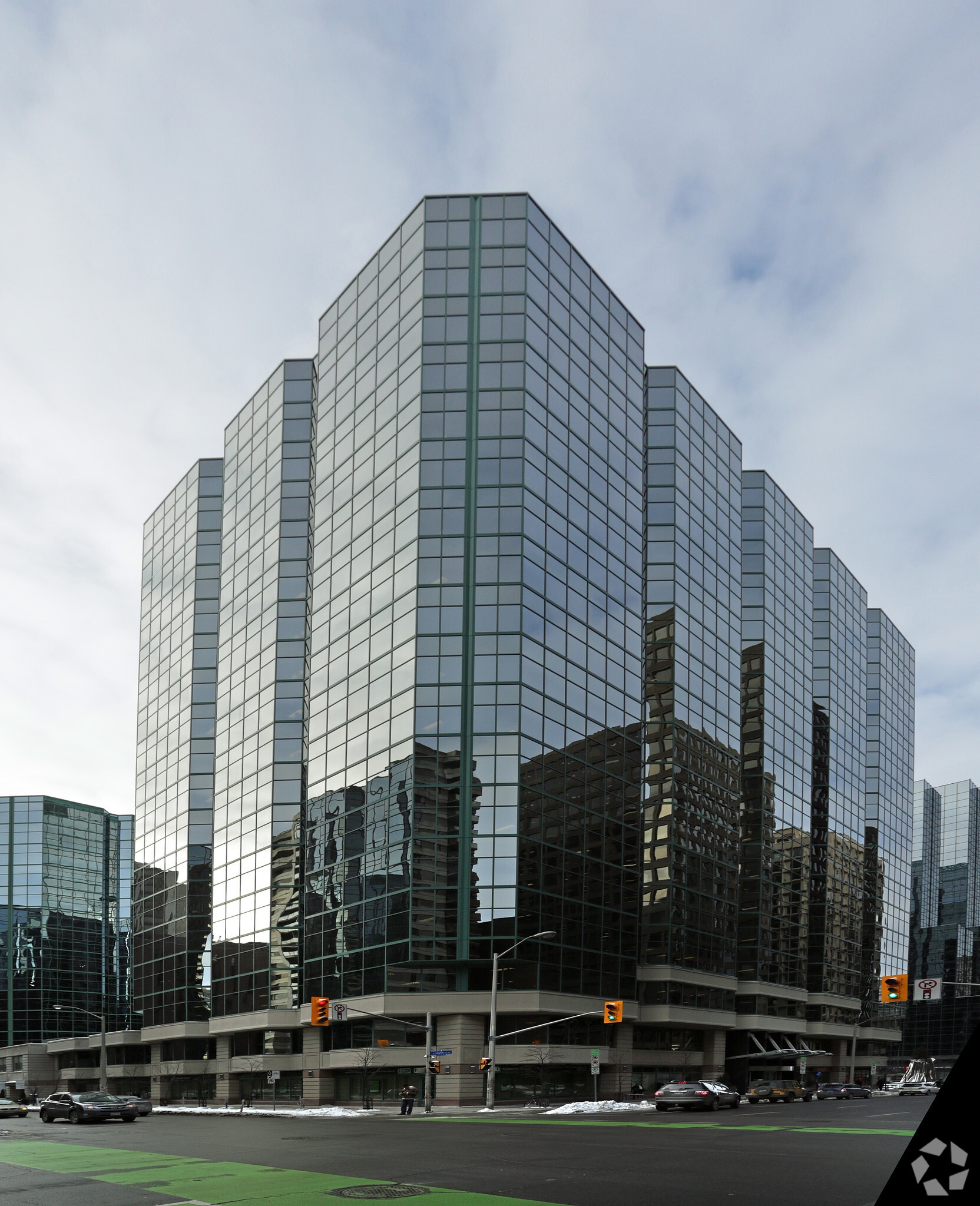 407 Laurier Ave W, Ottawa, ON for lease Building Photo- Image 1 of 11