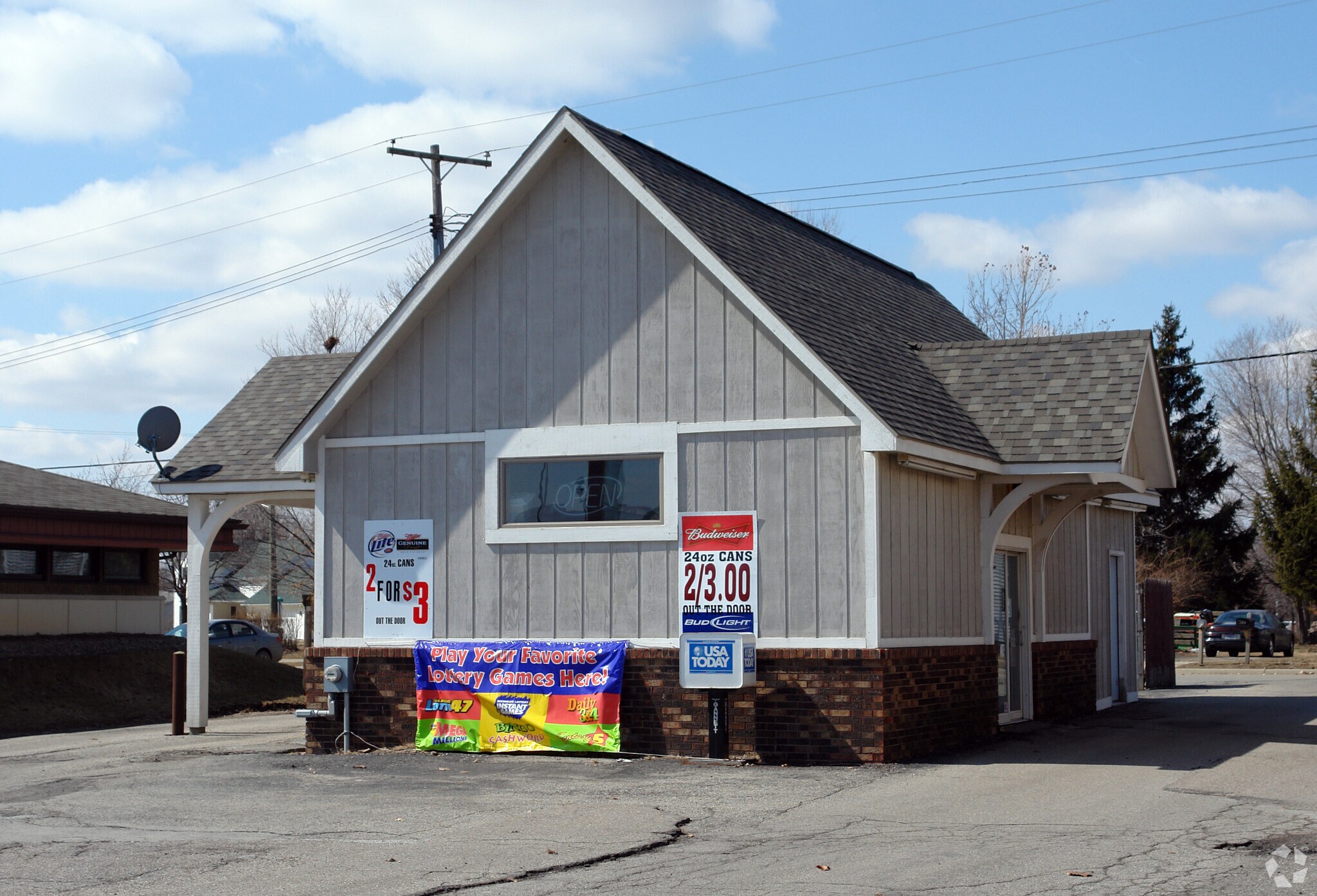 832 S Main St, Lapeer, MI à louer Photo principale- Image 1 de 10