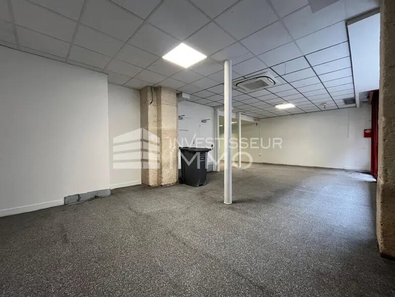 Retail in Paris for lease - Interior Photo - Image 2 of 5
