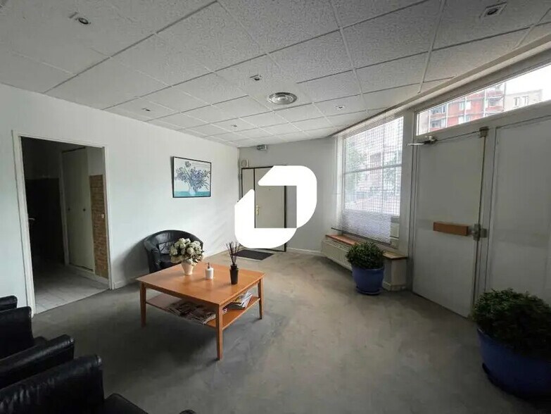 Office in Évry-Courcouronnes for sale - Lobby - Image 2 of 8