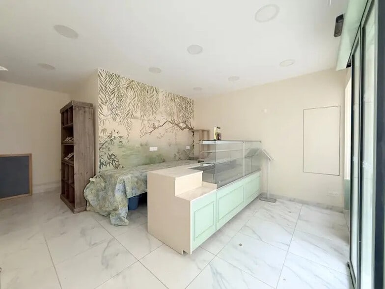 Commerce de détail dans Rueil-Malmaison à louer - Photo intérieure - Image 2 de 4