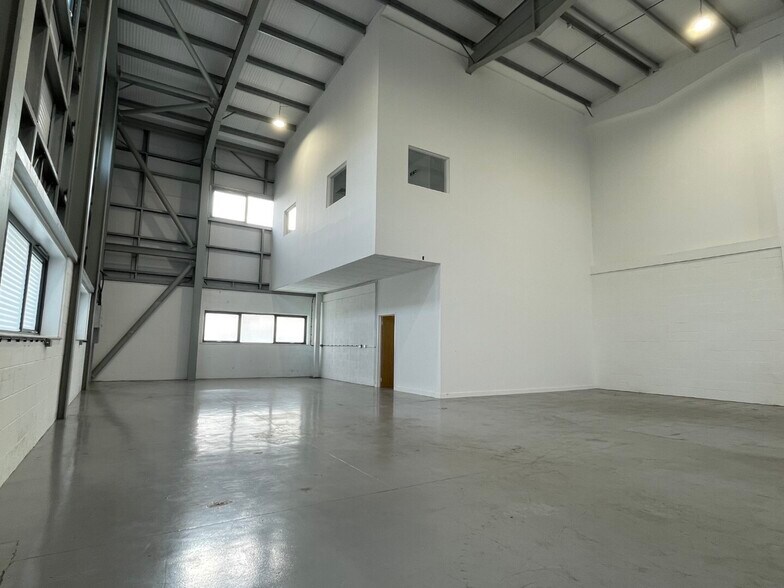 Arrowhead Rd, Ashford à louer - Photo intérieure - Image 3 de 19